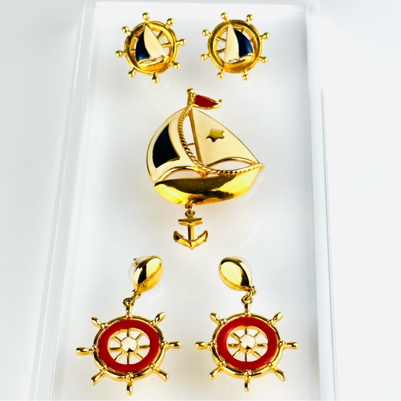 Vintage Avon Three Piece Nautical Sailboat Helm Enamel Brooch Earrings - Picture 7 of 13